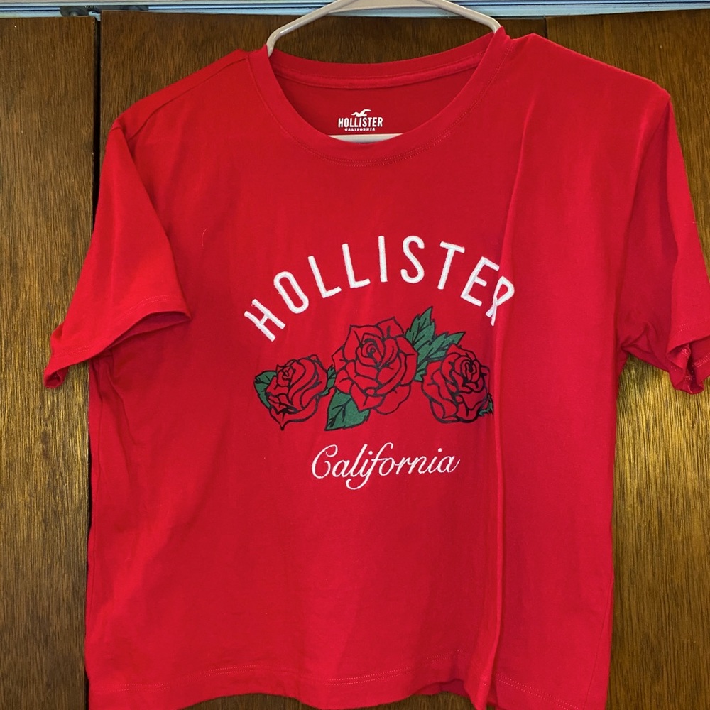 Women’s Hollister Red Cropped embroidered tee